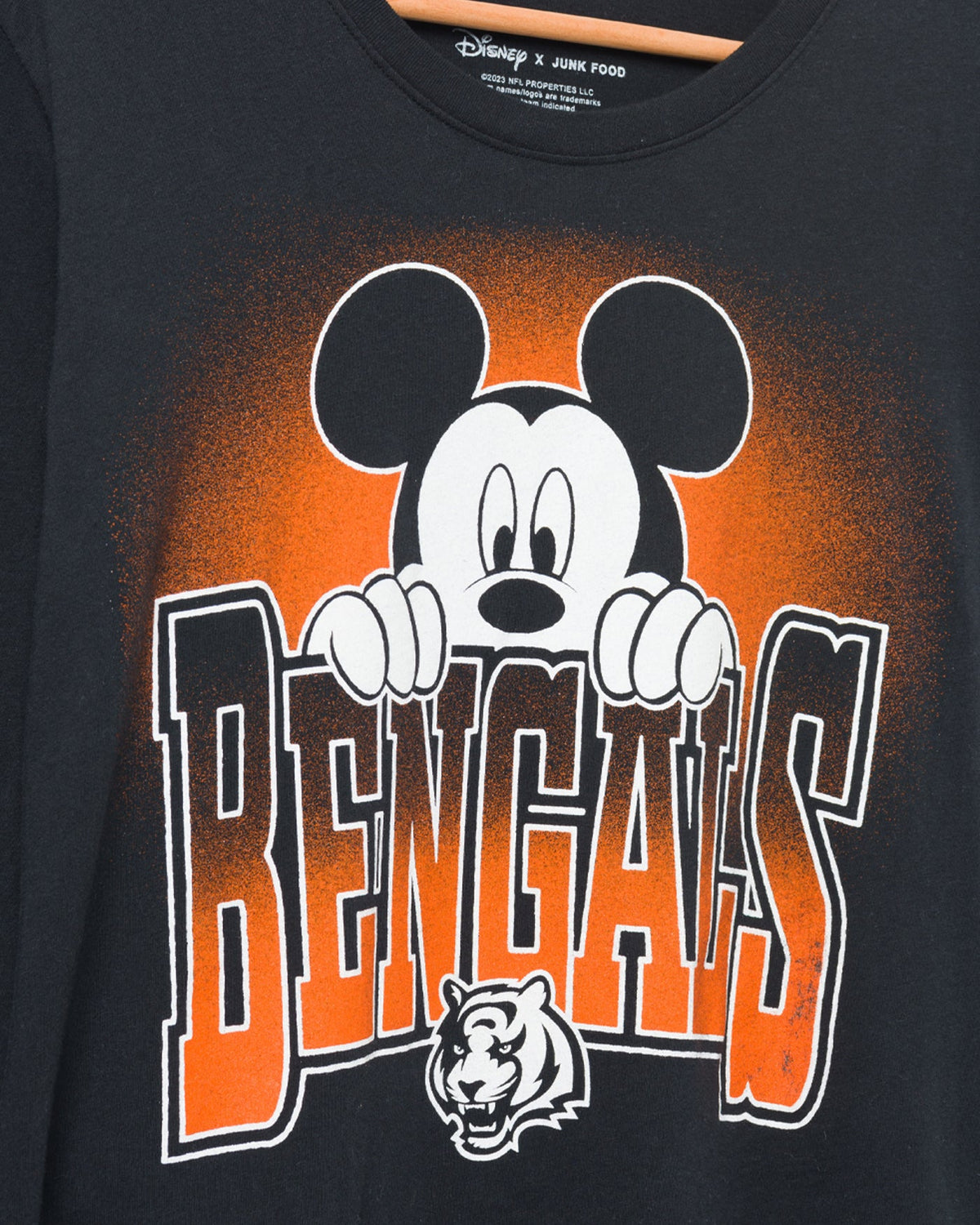 Women's Cincinnati Bengals Mickey Hang on Crop Long Sleeve product image 3